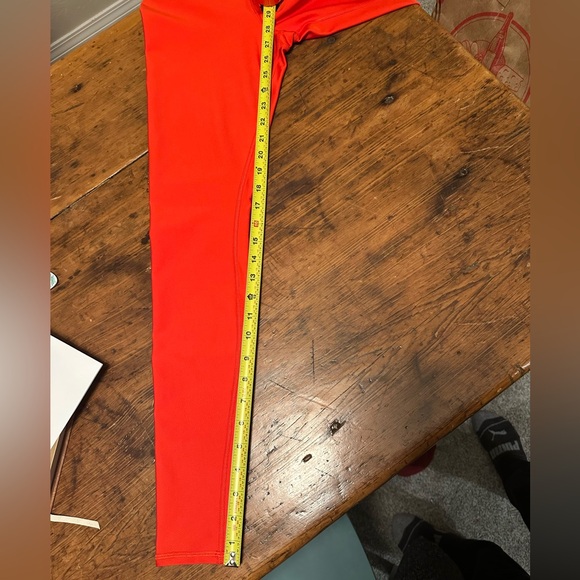 Alo Yoga Women’s Red Leggings - Picture 3 of 3